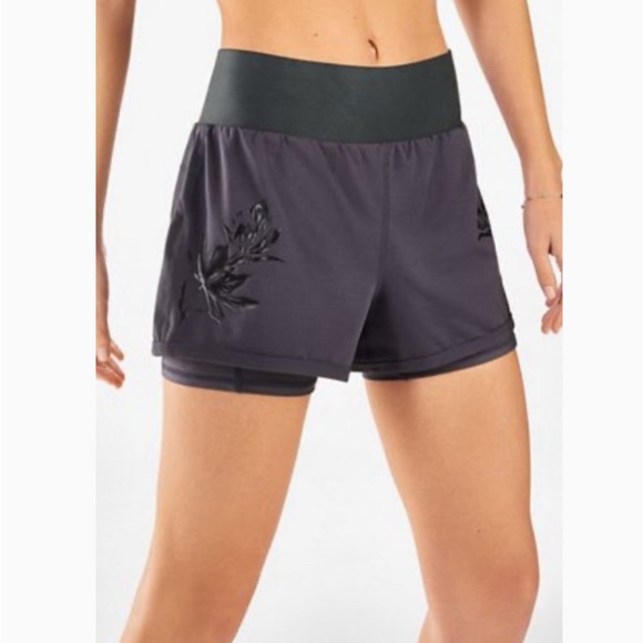 Fabletics Shorts, size M, running shorts with spandex undershorts - Picture 2 of 8
